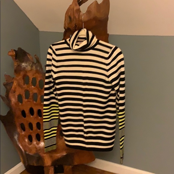 🧃Juicy Couture turtle neck - Picture 3 of 6